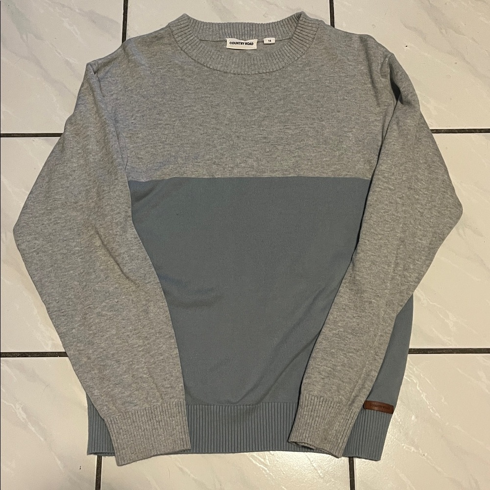 Country Road Two-Tone Crewneck Sweater in Light Gray and Slate Blue